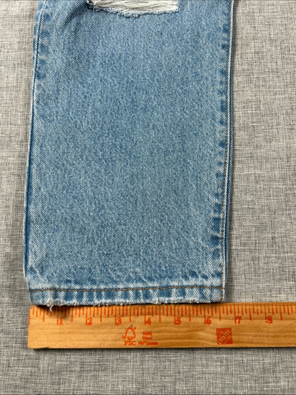 NWT Levi’s 501 Original Cropped Jeans Distressed Light Wash 30x26 - Picture 8 of 11